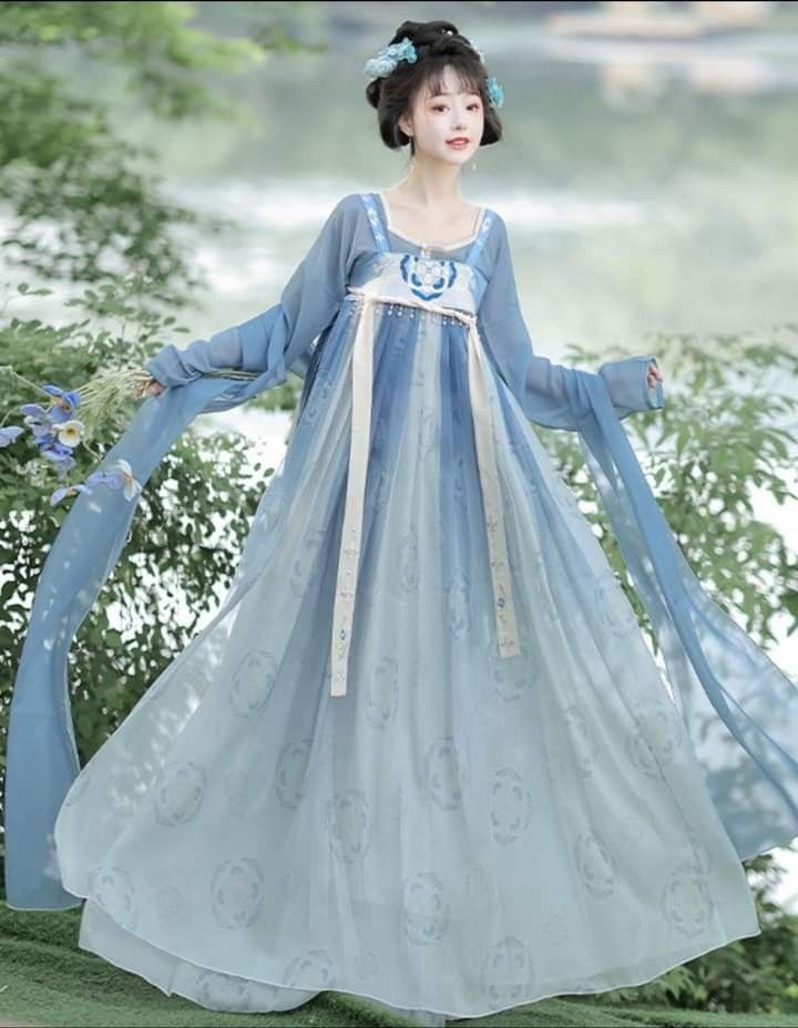 The Horseface Skirt and the Memories of Yueyang Tower The Horseface Skirt and the Memories of Yueyang Tower