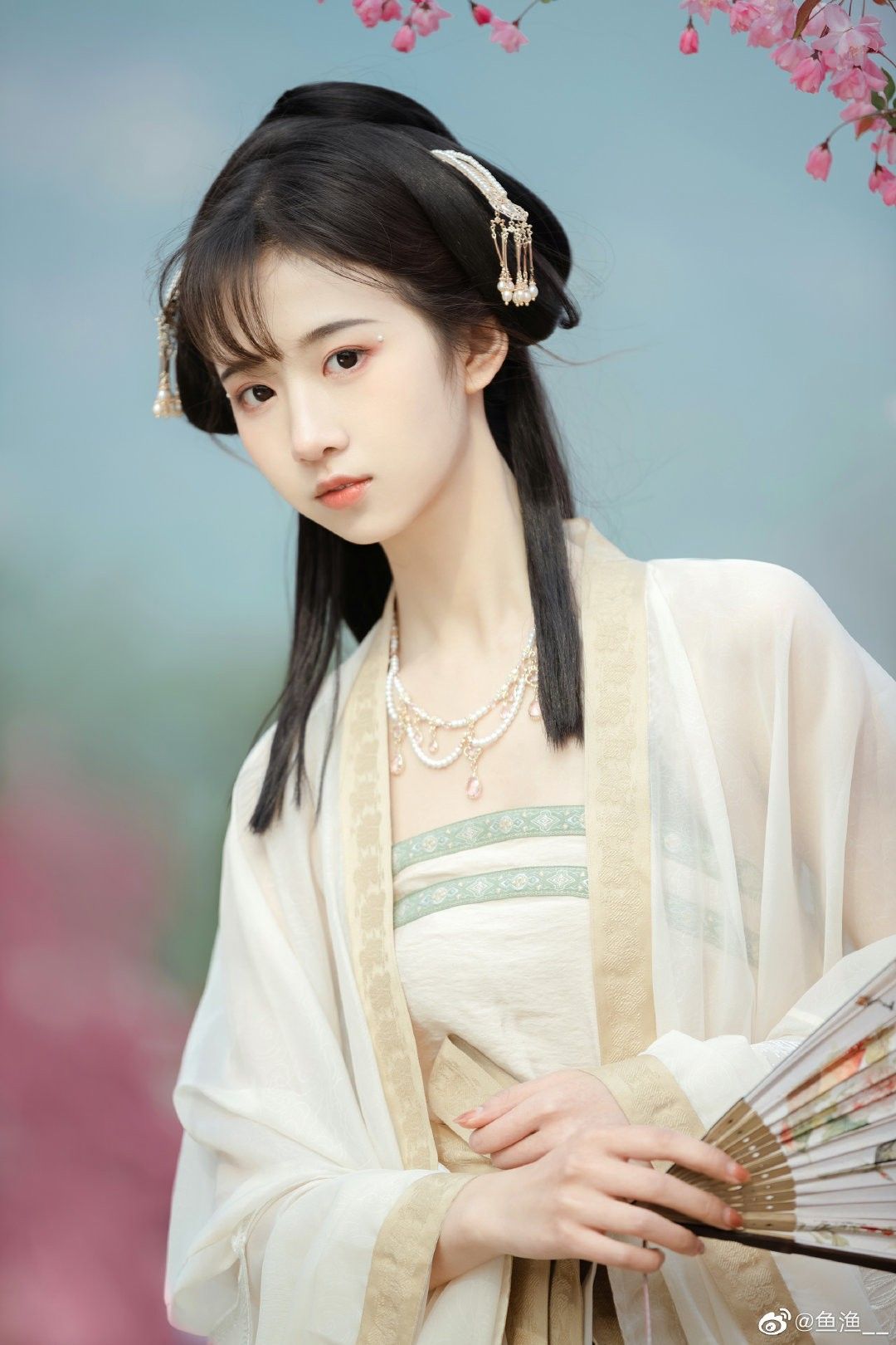 Original Design of Hanfu Hooded Robes:A Blend of Traditional Elegance and Modern Style Original Design of Hanfu Hooded Robes:A Blend of Traditional Elegance and Modern Style