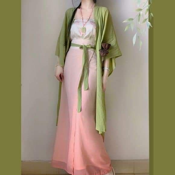 Dreamlike Splendor:Original Hanfu Fashion from Yumengni Chang Dreamlike Splendor:Original Hanfu Fashion from Yumengni Chang