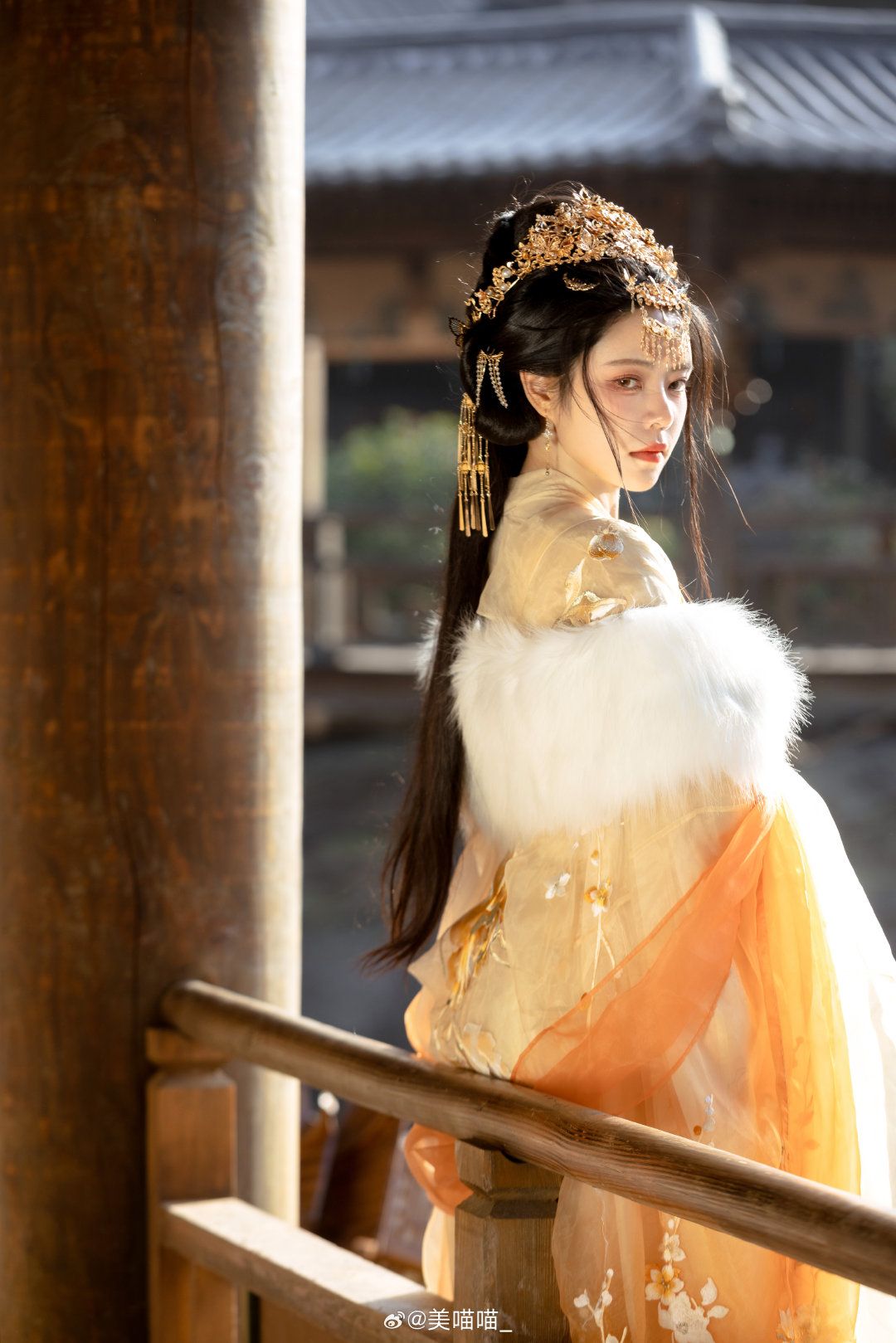 Reimagining the Cheongsam:Modern Chinese Style with a Retro Shanghai Twist