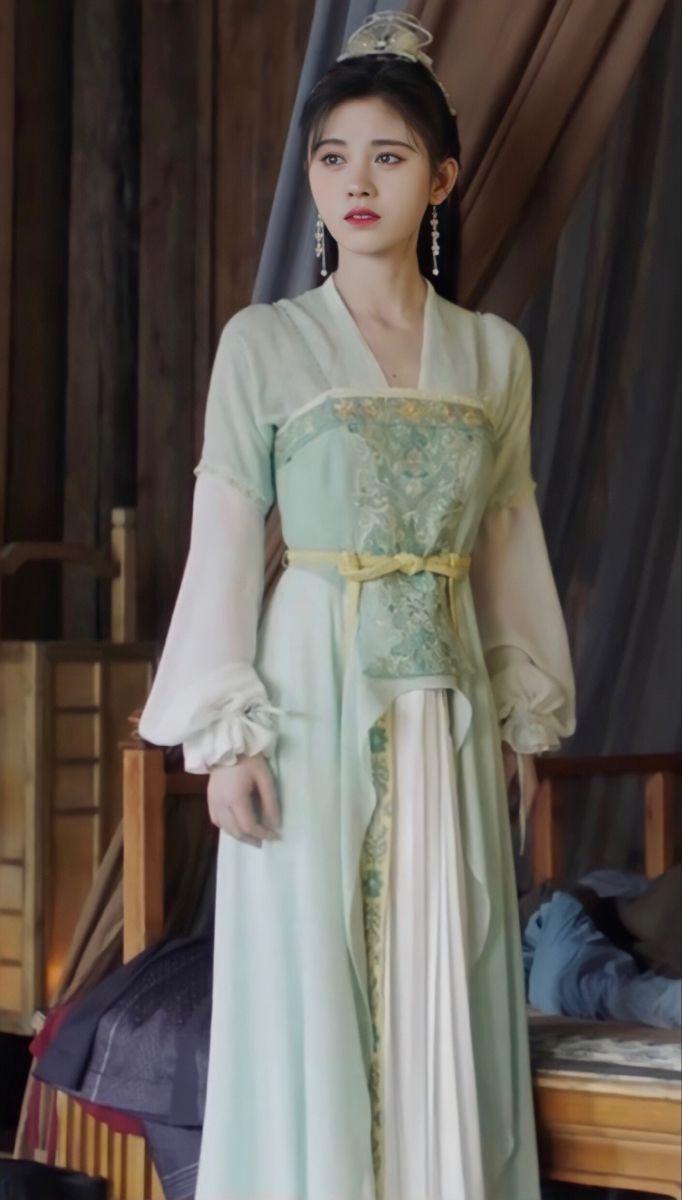 Empress in Double World:The Rise of Hanfu Fashion Inspired by Love in Twin Worlds
