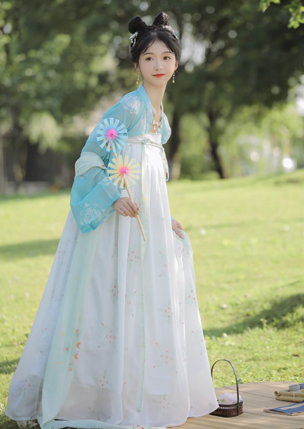 The Enchanting Princess in Hanfu Robes:An Ancient Xifeng 仙女风)Journey The Enchanting Princess in Hanfu Robes:An Ancient Xifeng 仙女风)Journey