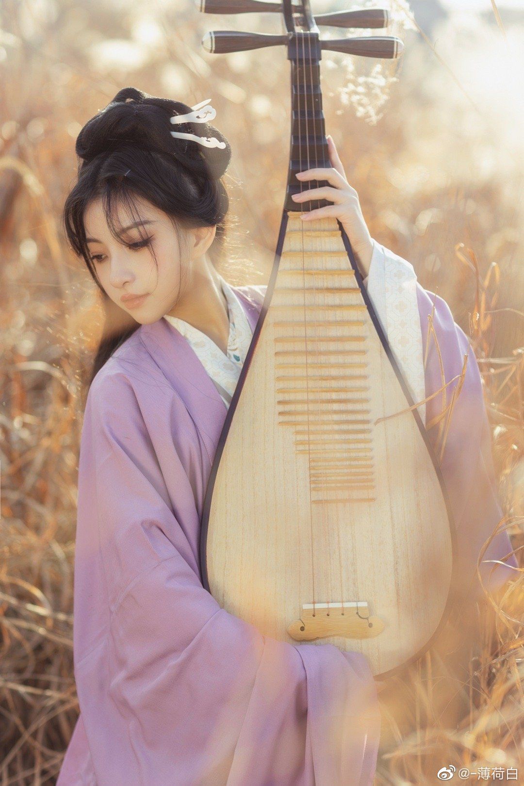 Summer-Friendly Lightweight Shawls to Perfectly Match Your Cheongsam