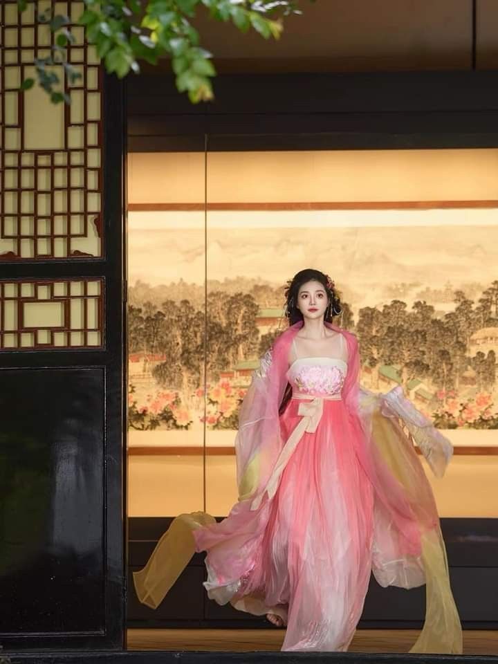 The Evolution of Ancient-Style Dance Costume:The Qipao Dance Dress