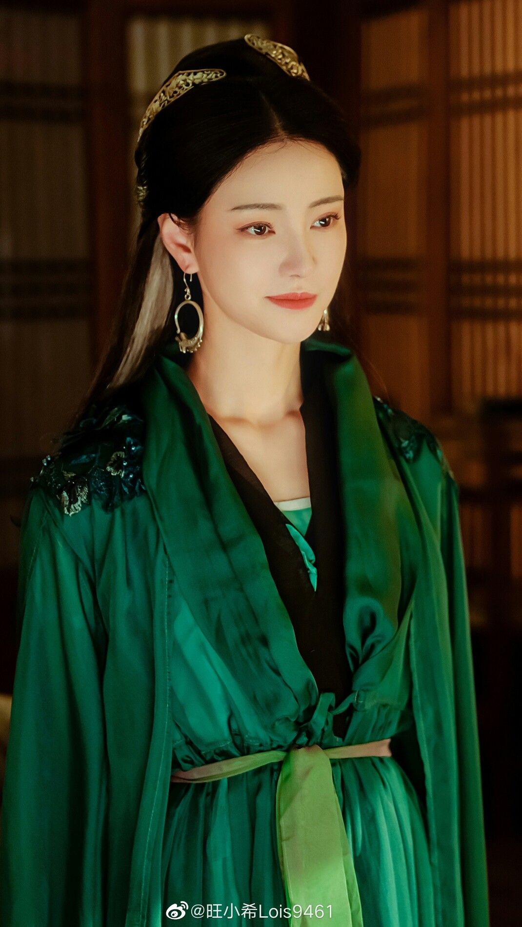 Elegant Embroidery and Glamour of the Cheongsam:The Role of the High-End Brooch Elegant Embroidery and Glamour of the Cheongsam:The Role of the High-End Brooch