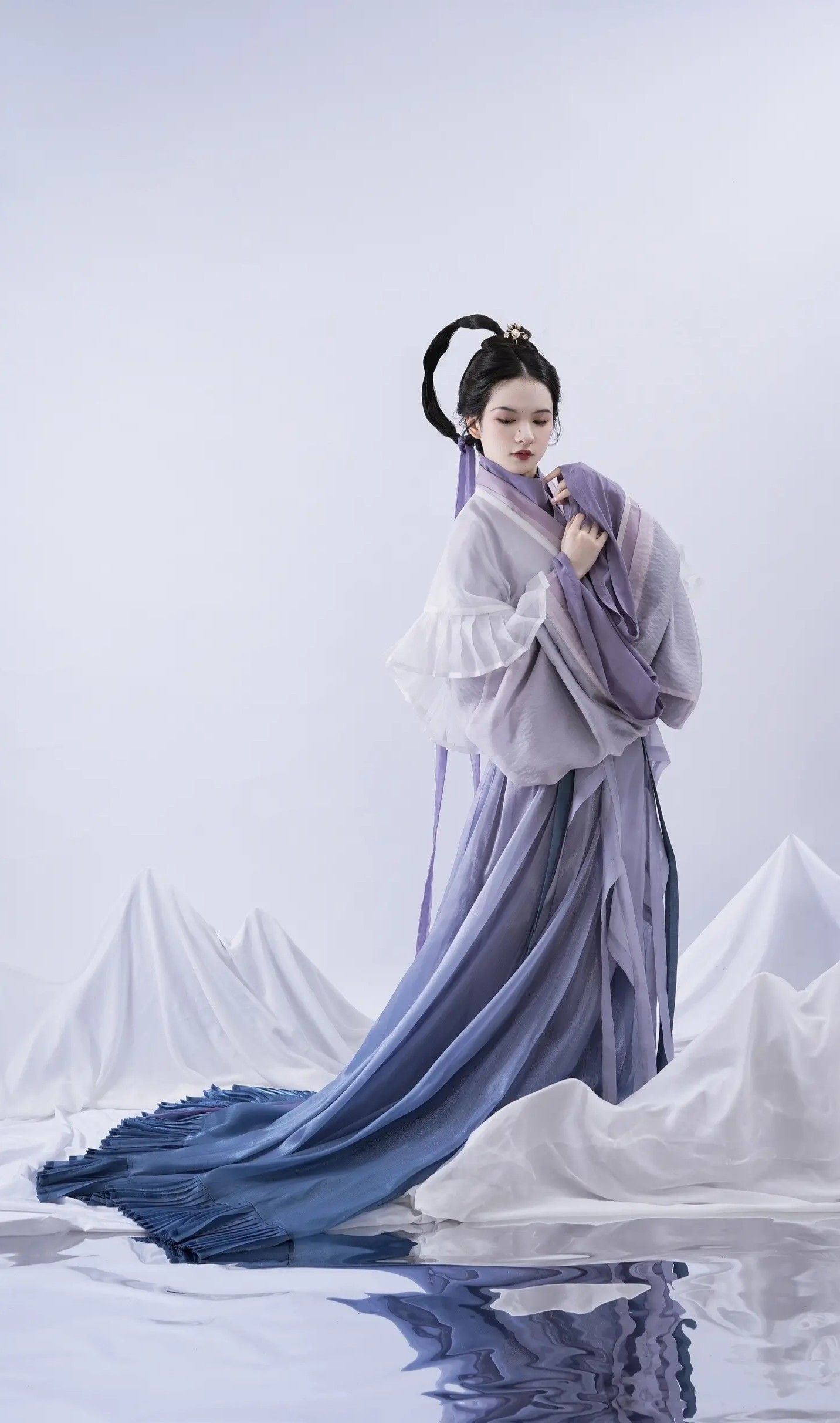 Flying to the Skies in a Splendid Dunhuang Ethnic Style Hanfu Flying to the Skies in a Splendid Dunhuang Ethnic Style Hanfu
