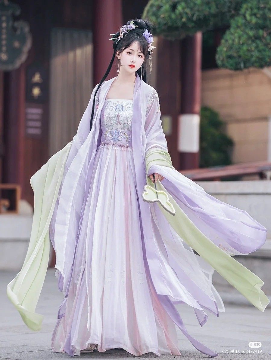 The Art of Pairing Cheongsam and Mid-Heeled Shoes