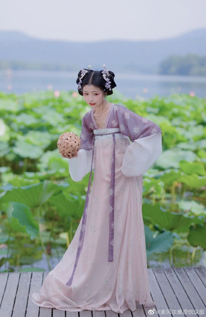 Nezha Girl Child in Traditional Hanfu Fashion:A Cultural Exploration