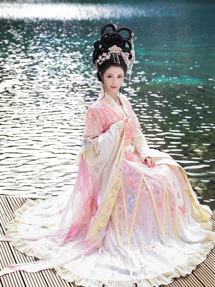Stylish and Elegant:The Evolution of the Cheongsam for the Joyful Mother-in-Law Stylish and Elegant:The Evolution of the Cheongsam for the Joyful Mother-in-Law