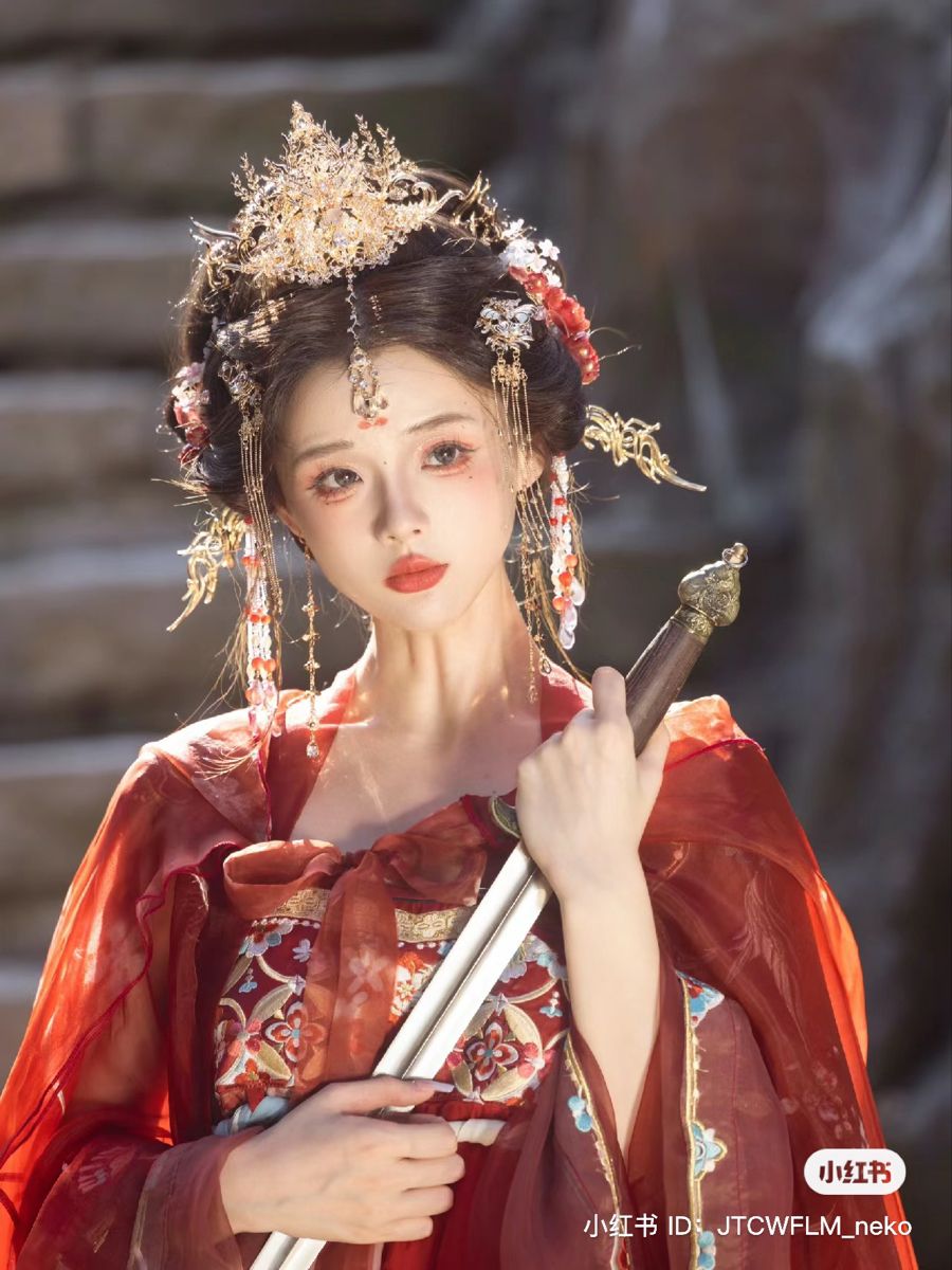 The Elegance of Qipao and High Heels:A Fashionable Fusion The Elegance of Qipao and High Heels:A Fashionable Fusion
