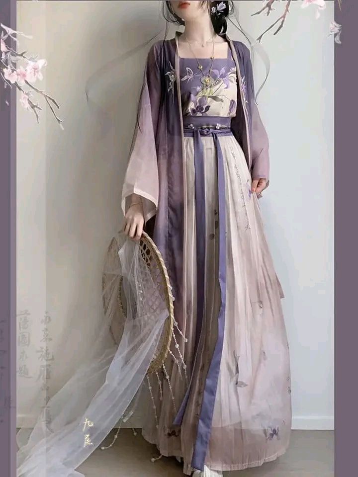 The Splendor of Hanfu in the Realm of De Yun She:A Cultural Celebration The Splendor of Hanfu in the Realm of De Yun She:A Cultural Celebration