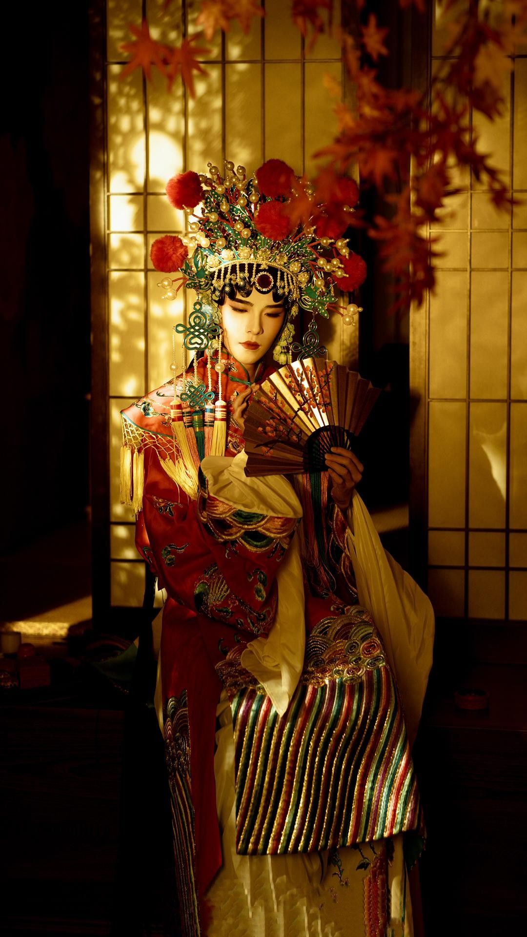 Recluse in Hanfu:The Return to Traditional Elegance in Modern Times