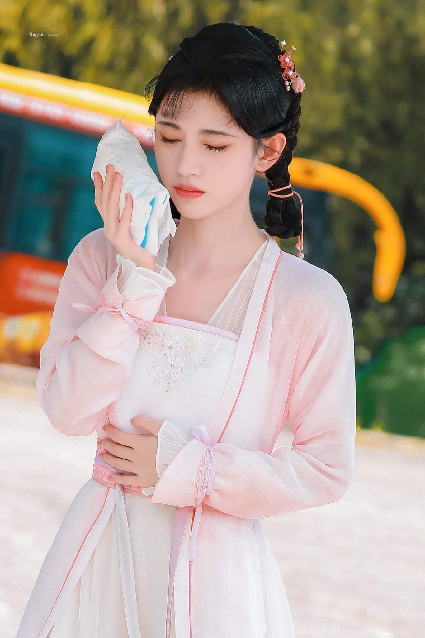 Short-Sleeve Cheongsam for Summer:Embracing Traditional Elegance in Warm Weather