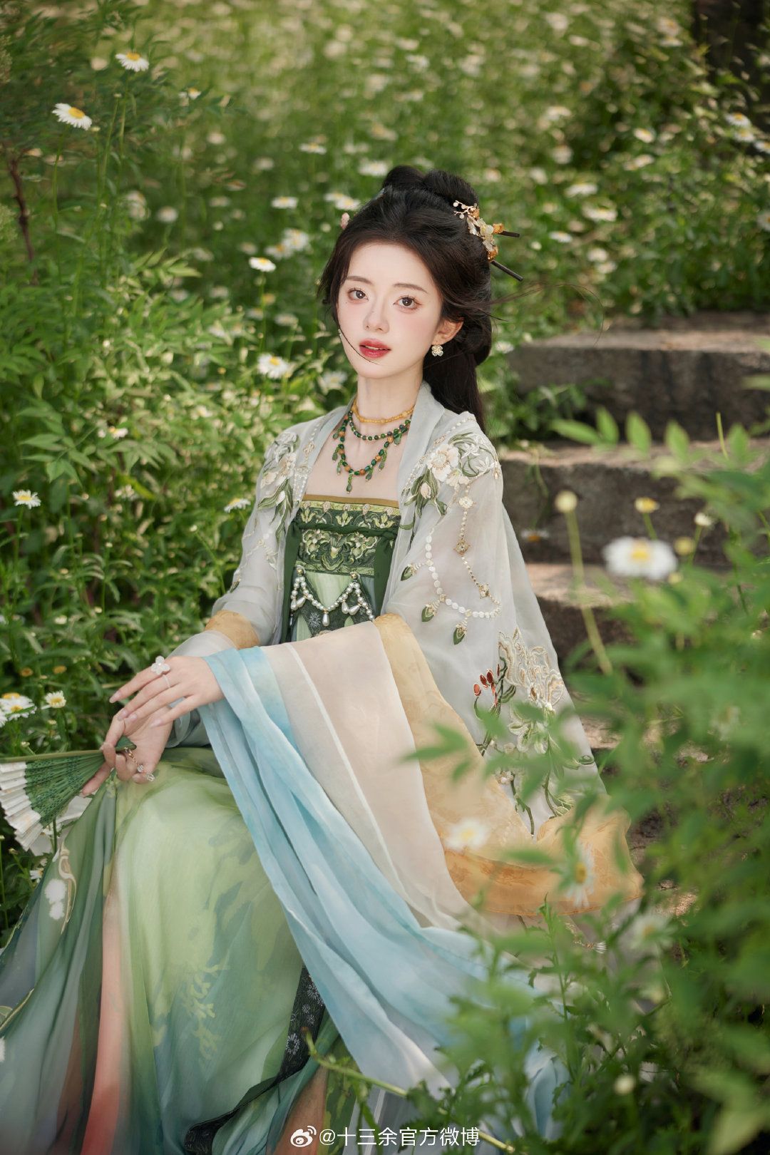 Elegance in Traditional Chinese Clothing:The Story of Yilane Cheongsam
