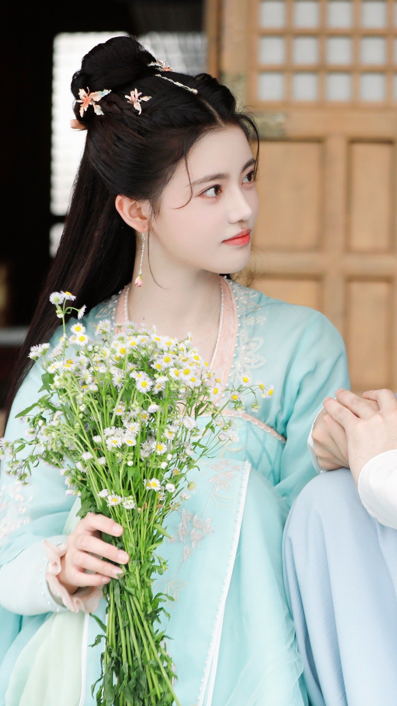 Enhanced Winter and Autumn Festival Costumes for Little Girls in Traditional Hanfu Fashion