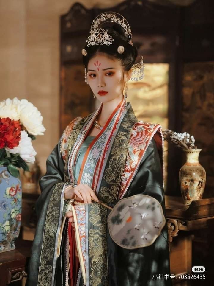 Elegant Black Chinese Cheongsam Suite:A Blend of Tradition and Modernity Elegant Black Chinese Cheongsam Suite:A Blend of Tradition and Modernity