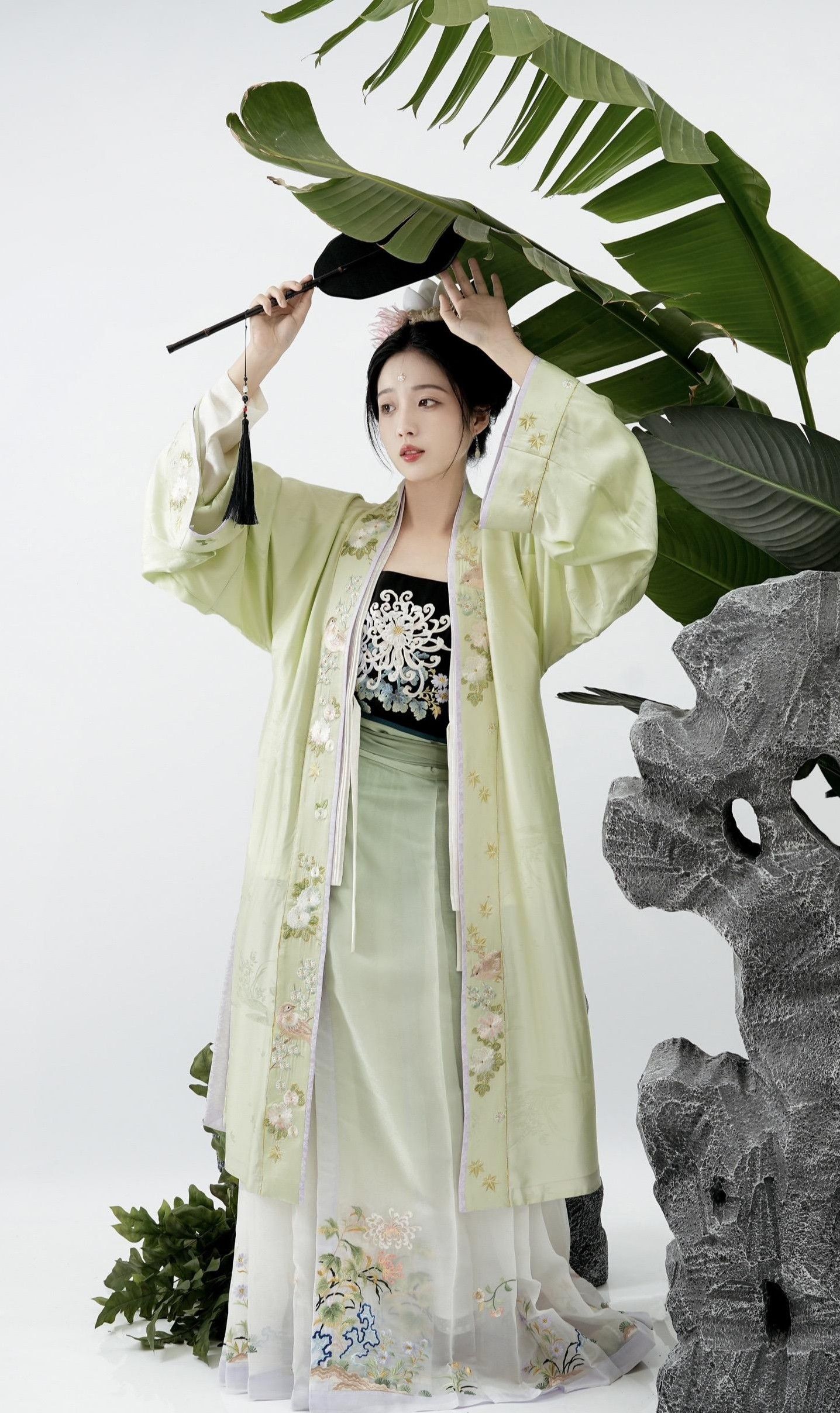 Childrens Horseface Skirt and Hanfu Costume Set:A Glance into Traditional Elegance for Little Girls
