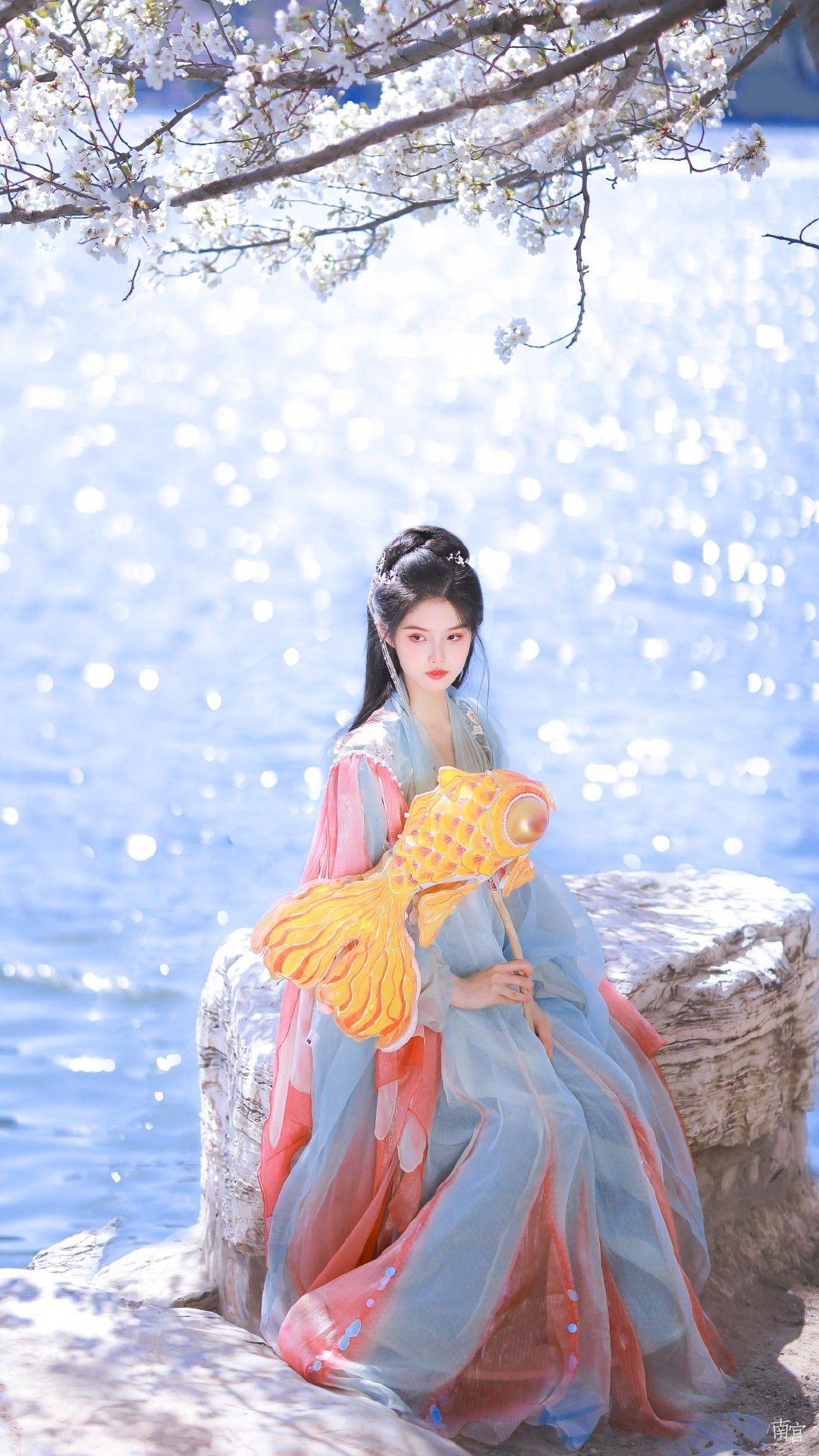 Summer in Traditional Chinese Fashion:The Revival of Hanfu Costumes