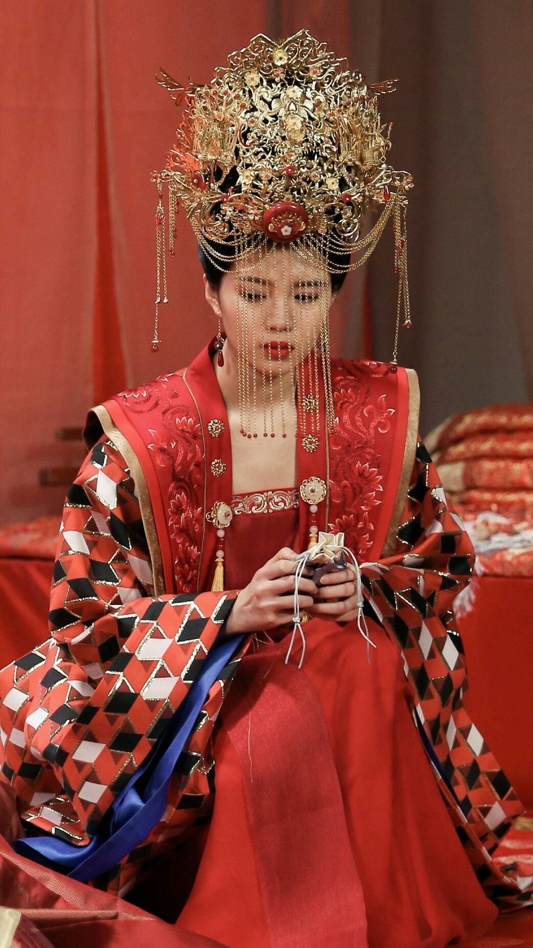 Reinventing the Classic Cheongsam:The New Era of Mid-Length Qipao Reinventing the Classic Cheongsam:The New Era of Mid-Length Qipao