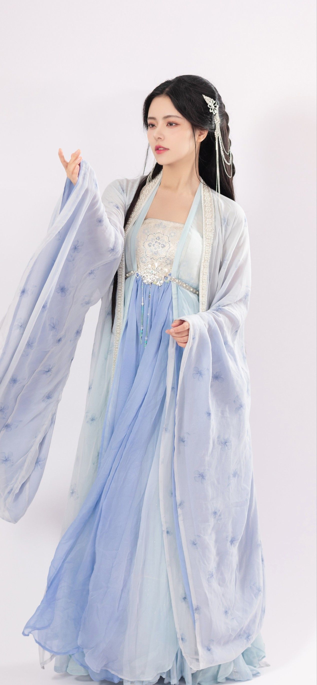 Chinese-Style Child Girls Cheongsam:The Newest Fashion Trends