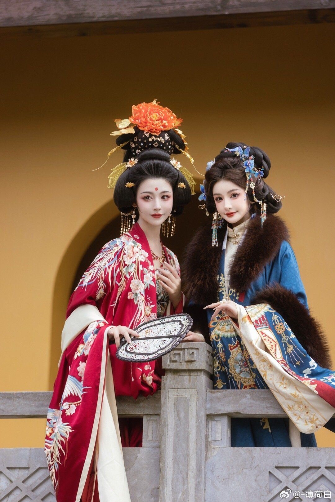 The Elegance of a Round-necked Hanfu Dress with a Traditional Circle-skirt