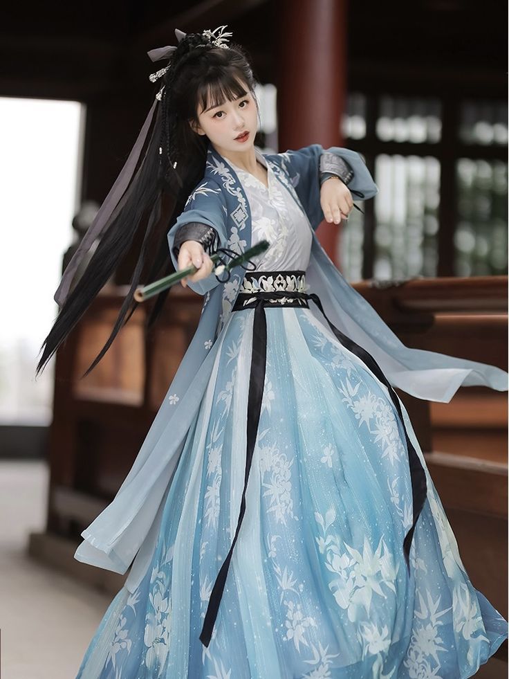 Westland Charm:The Dance of Hanfu with a Glimpse of the Silk Road Beauty Westland Charm:The Dance of Hanfu with a Glimpse of the Silk Road Beauty