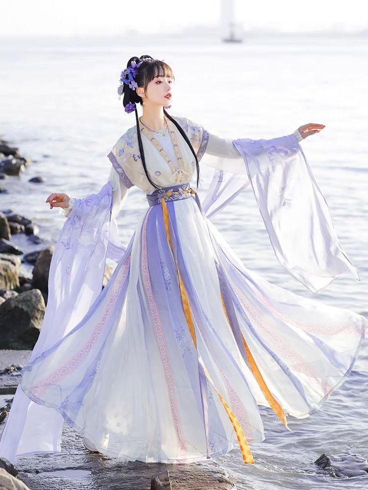 Slimming Summer Qipao with Traditional Ink-wash Paintings:An Artistic and Fashionable Blend Slimming Summer Qipao with Traditional Ink-wash Paintings:An Artistic and Fashionable Blend