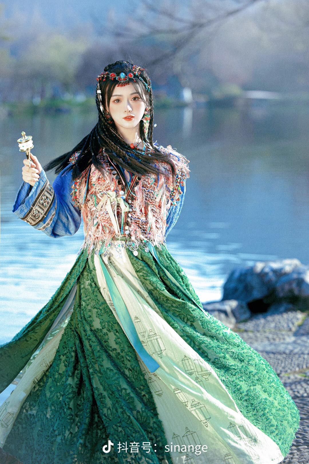 The Enchanting Charm of Cheongsam Necklaces:Unveiling the Elegant and Dignified Allure