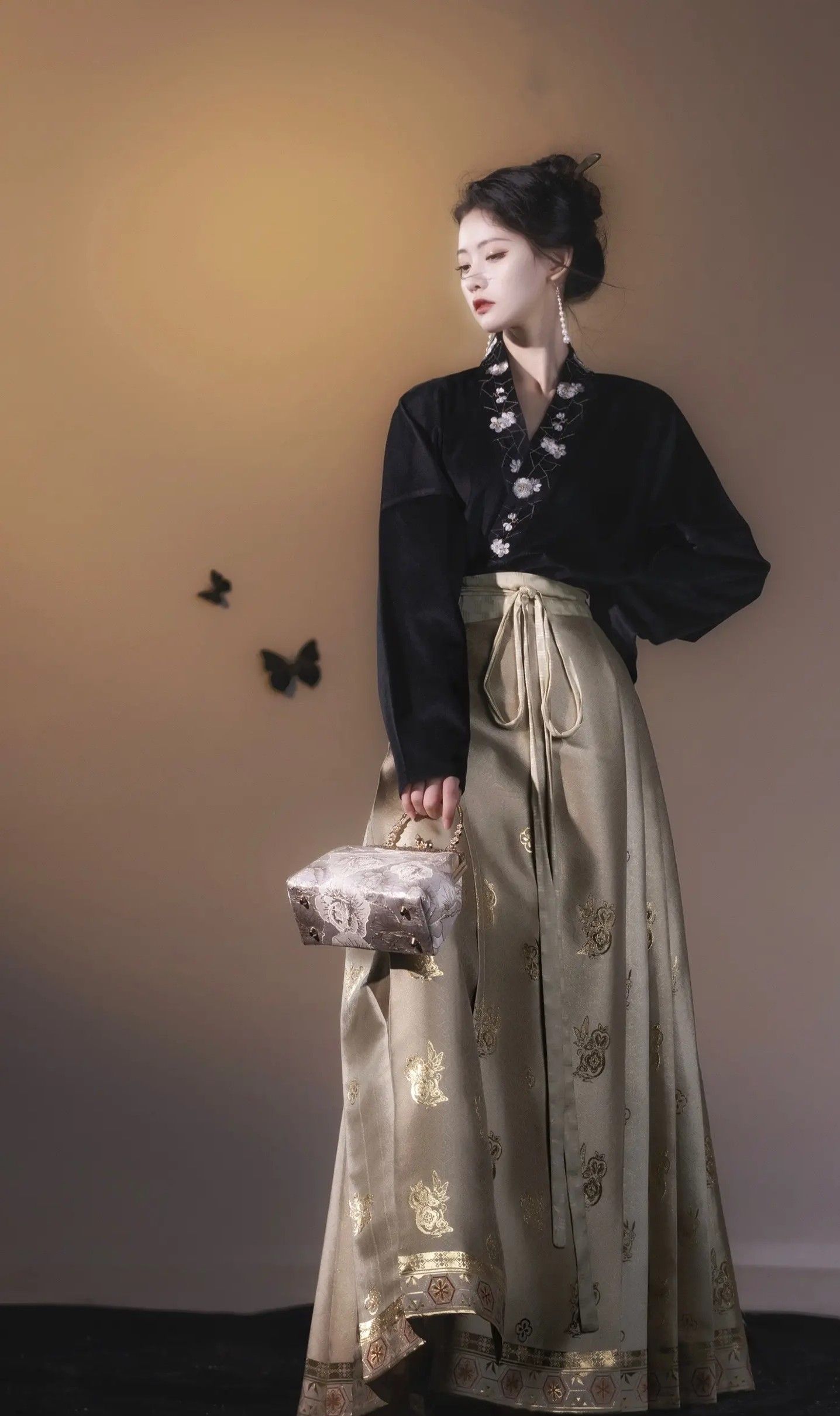Plus Size Erotic Cheongsam:Embracing the Beauty of a Different Frame Plus Size Erotic Cheongsam:Embracing the Beauty of a Different Frame