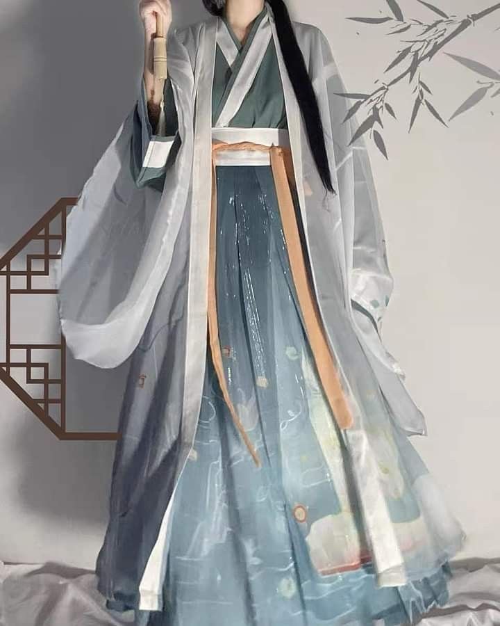 A Summer Fairy Tale in Ancient Girls Hanfu Fashion