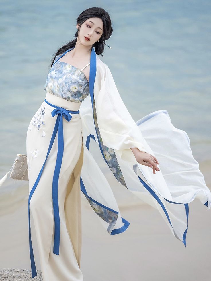 The Enchantment of Red Sleeve-Styled Cheongsam with a Mid-Length Mandarin Jacket The Enchantment of Red Sleeve-Styled Cheongsam with a Mid-Length Mandarin Jacket