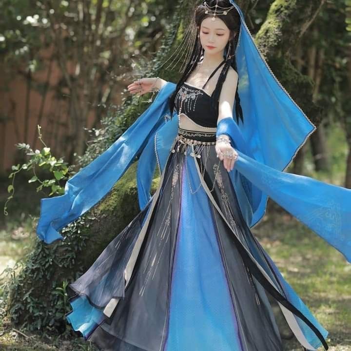 Traditional Cheongsam with Hairstyle of Coiled Buns and Hair Pack Traditional Cheongsam with Hairstyle of Coiled Buns and Hair Pack