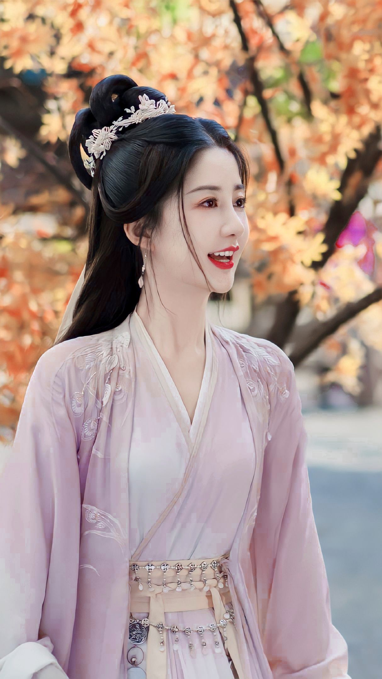 Children Embracing Traditional Hanfu Fashion and its Handheld Fans as Accessories Children Embracing Traditional Hanfu Fashion and its Handheld Fans as Accessories