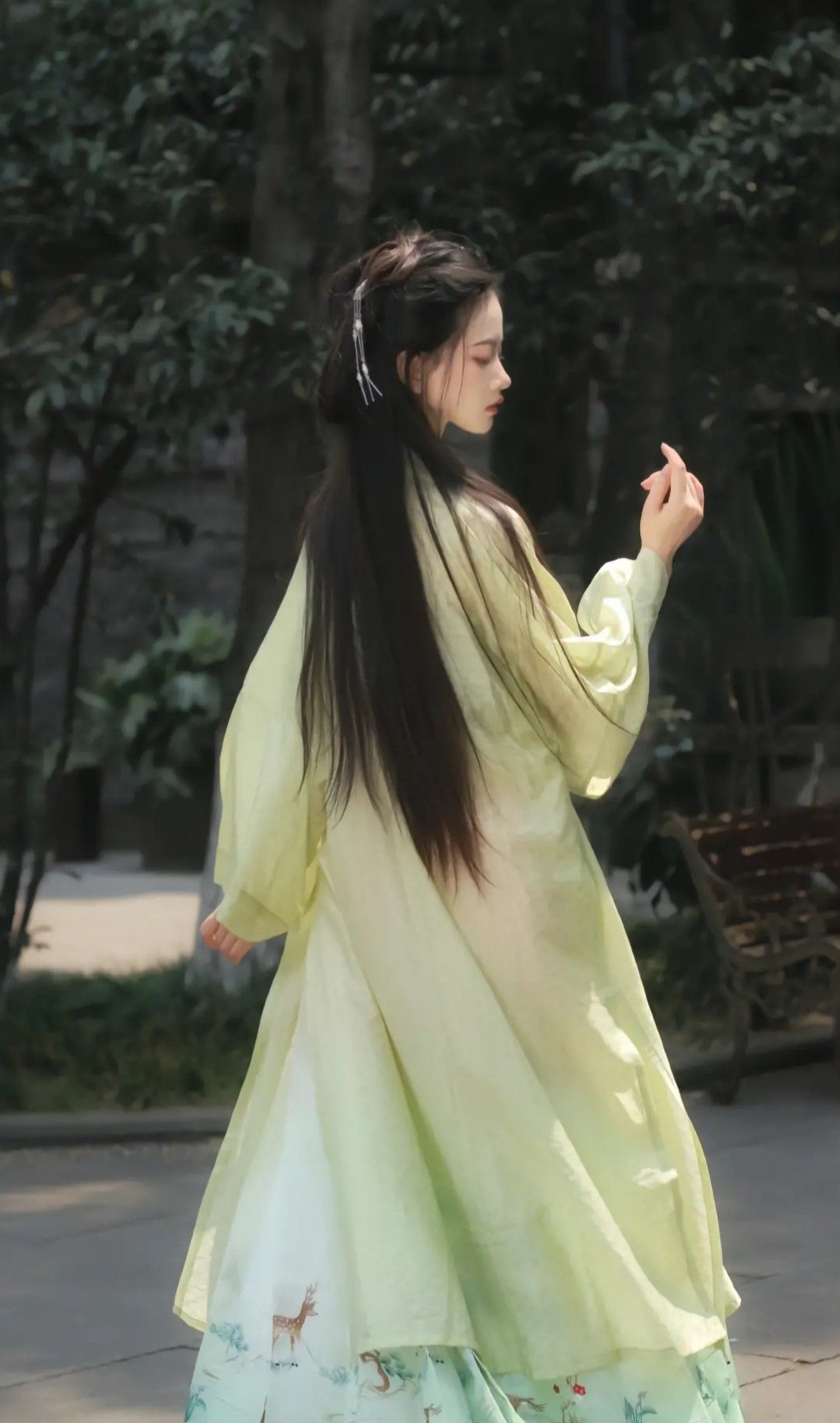 Blooming Elegance:Summer Hanfu Fashion for Modern Times
