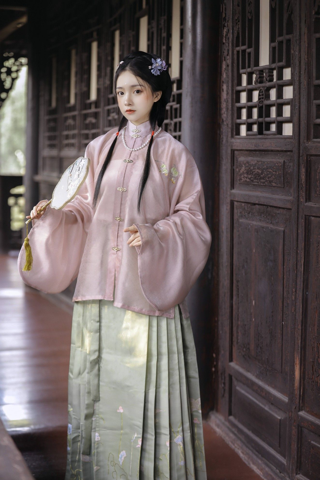 The Red Horseface Skirt with Hidden Patterns:A Closer Look