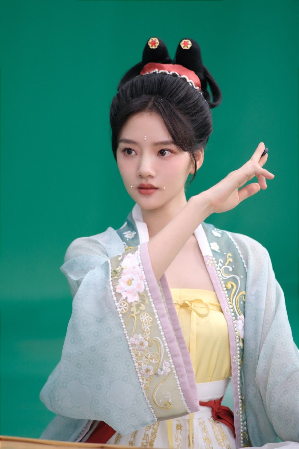 The Splendor of Green Headwear in Traditional Hanfu Fashion