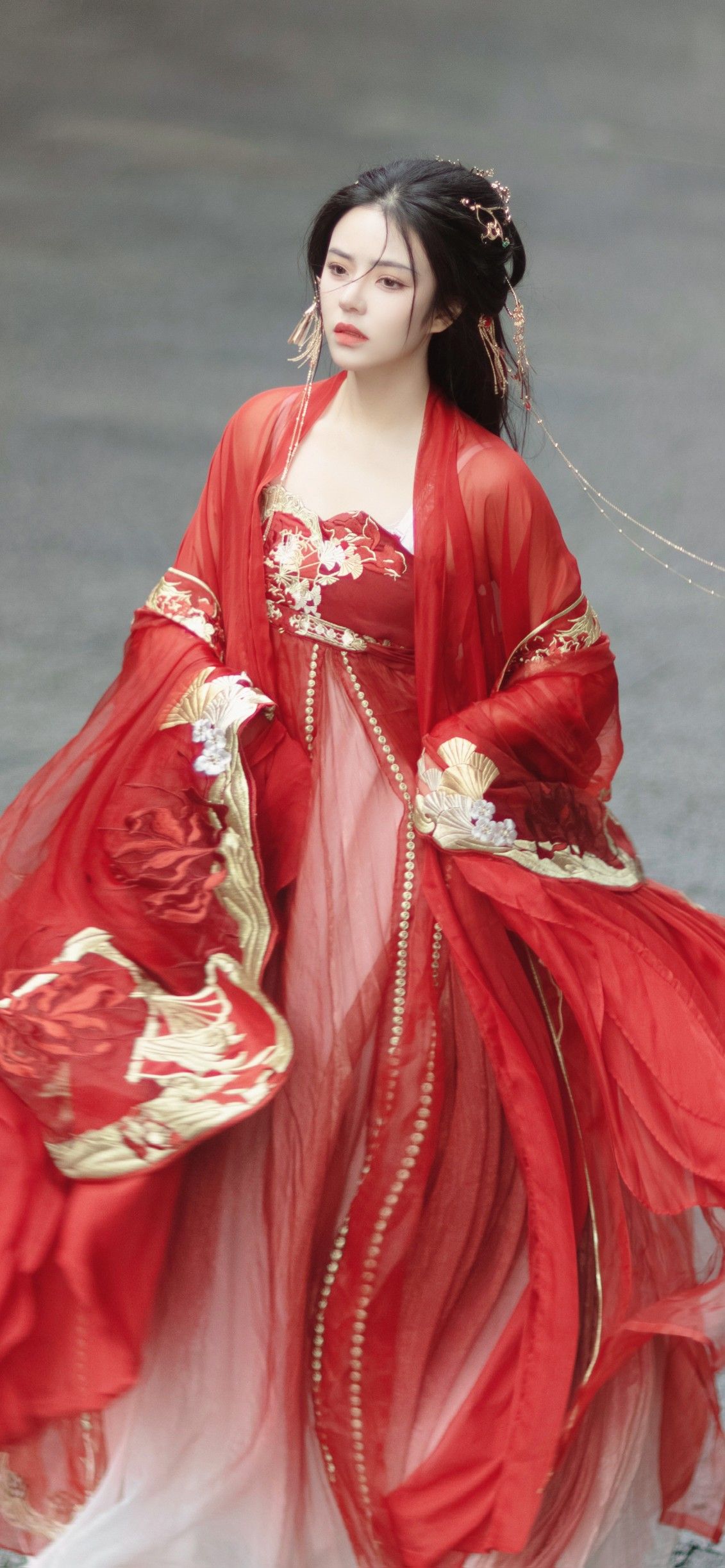 Elegant Heavy-Work Embroidery on Traditional Chinese Hanfu Qiyao Robes