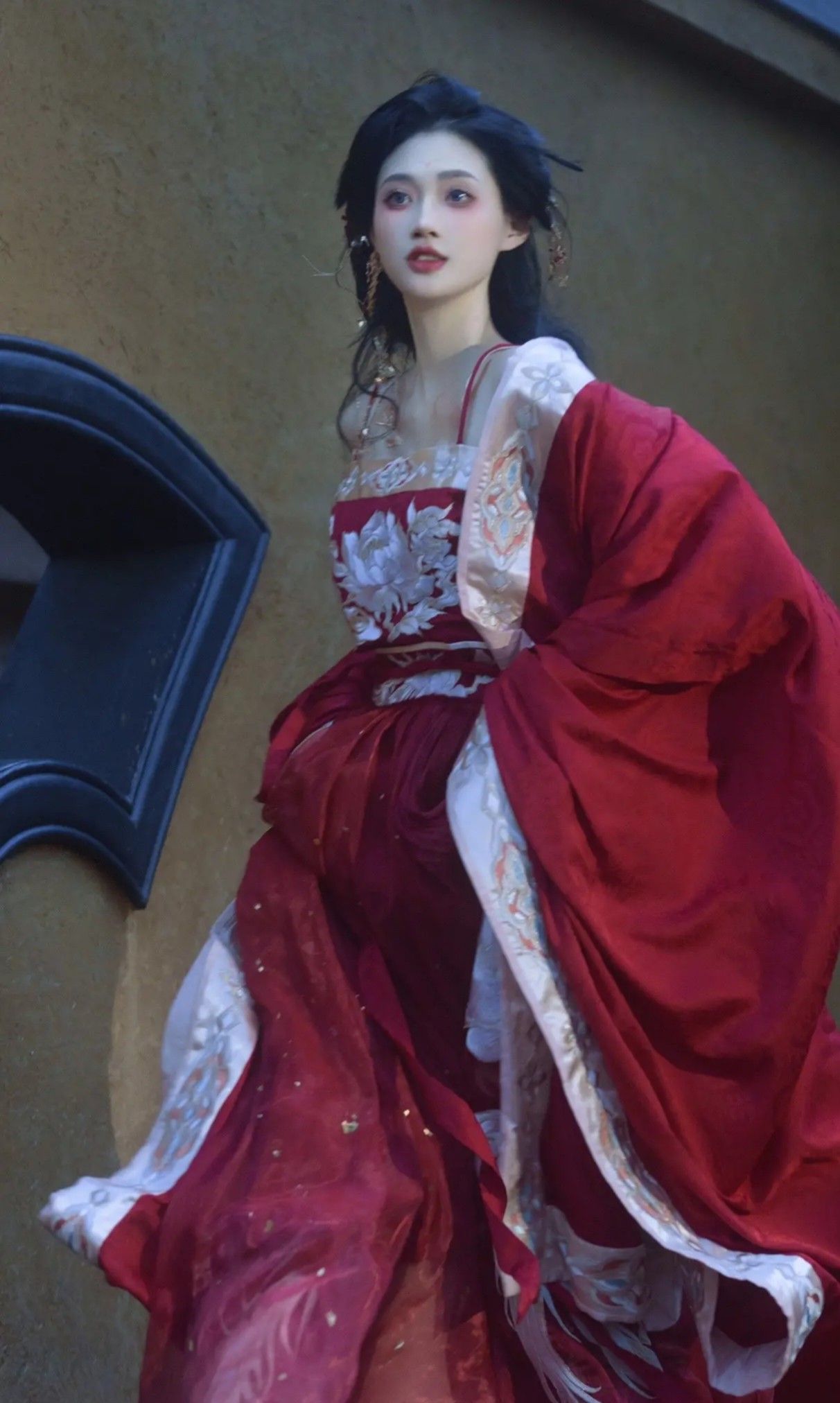 Wine Red Long Cheongsam:A Symbol of Elegance and Tradition Wine Red Long Cheongsam:A Symbol of Elegance and Tradition