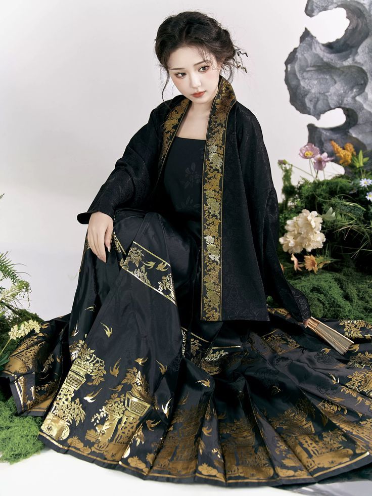 The Enchantment of Hanfu and the Watery Charm of Cancer:The Story of Ye Loli The Enchantment of Hanfu and the Watery Charm of Cancer:The Story of Ye Loli