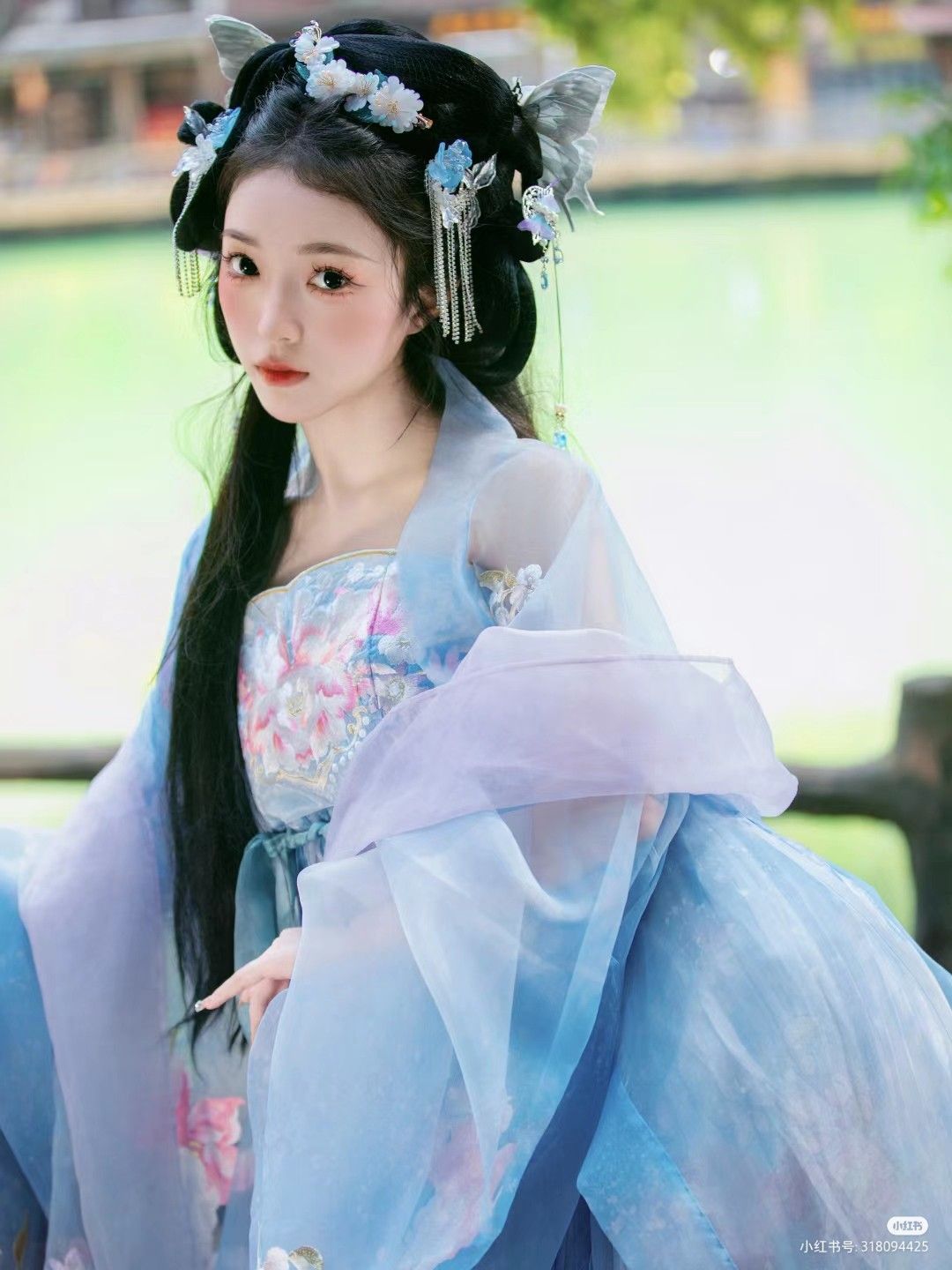 Autumn Hanfu Costumes for Girls:Embracing the Elegance of Traditional Chinese Fashion