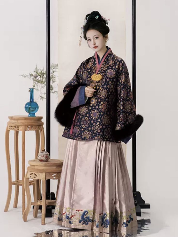 The Enchanting Beauty of a Full Set of Hanfu Hair Accessories:A Fairy Tale of Immortal Elegance The Enchanting Beauty of a Full Set of Hanfu Hair Accessories:A Fairy Tale of Immortal Elegance