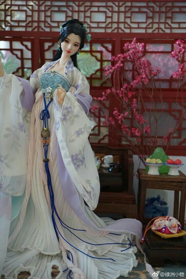 Embracing the Youthful Charm of Cheongsam and Earrings:Age Defying Fashion Trends Embracing the Youthful Charm of Cheongsam and Earrings:Age Defying Fashion Trends