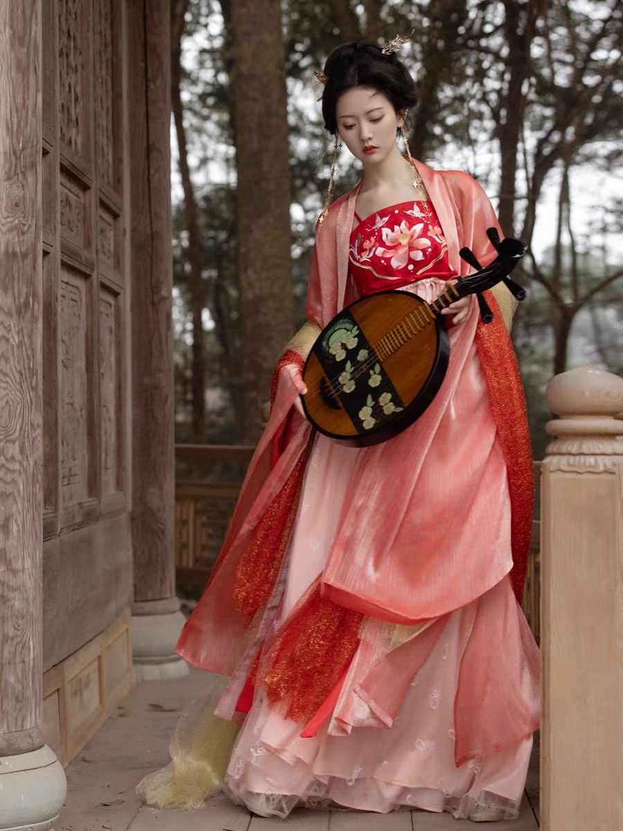 The Splendor of Hanfu Robe Skirts:A Journey into Traditional Chinese Elegance