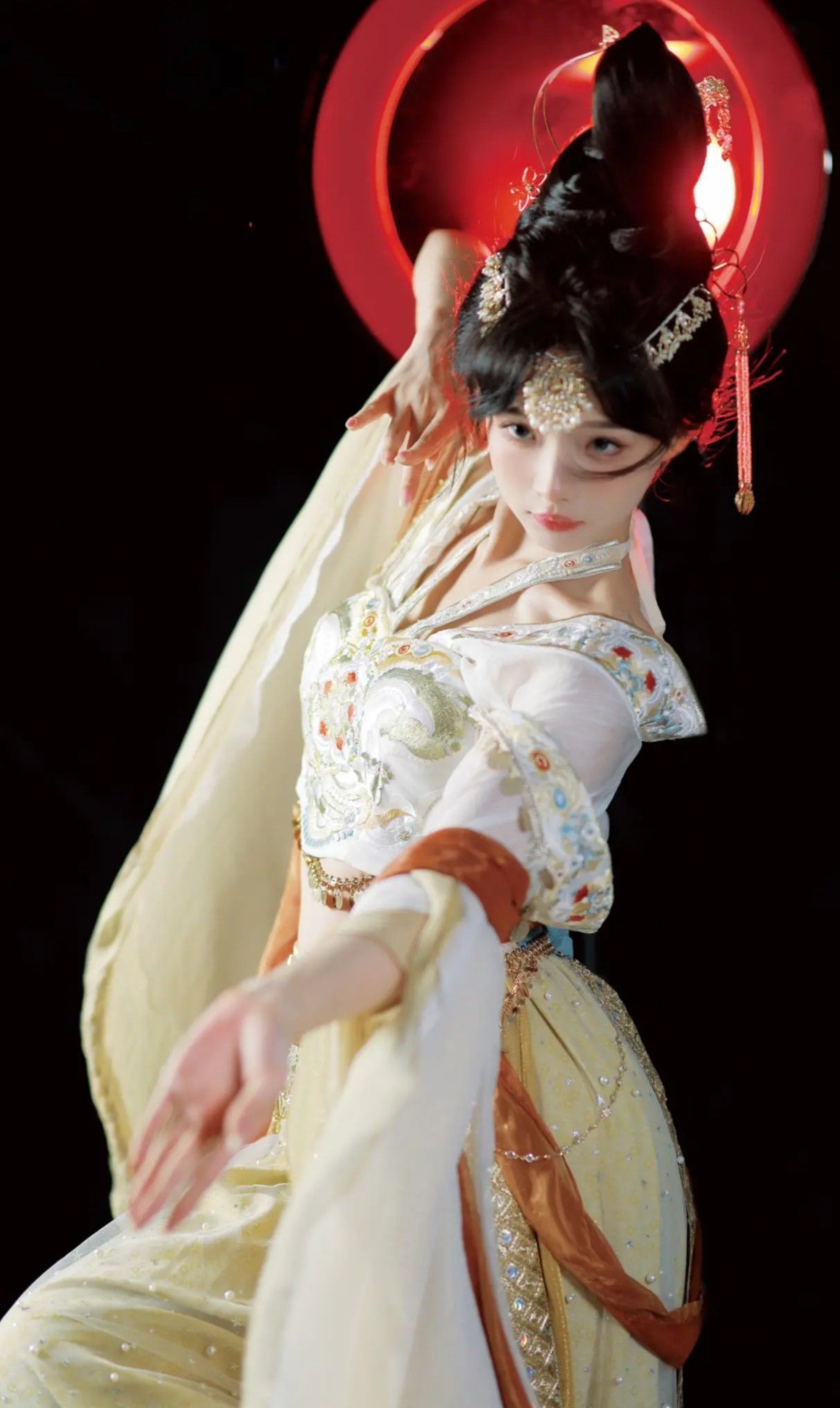 Embracing the New Sino-Modern Cheongsam:A Fashion Revolution