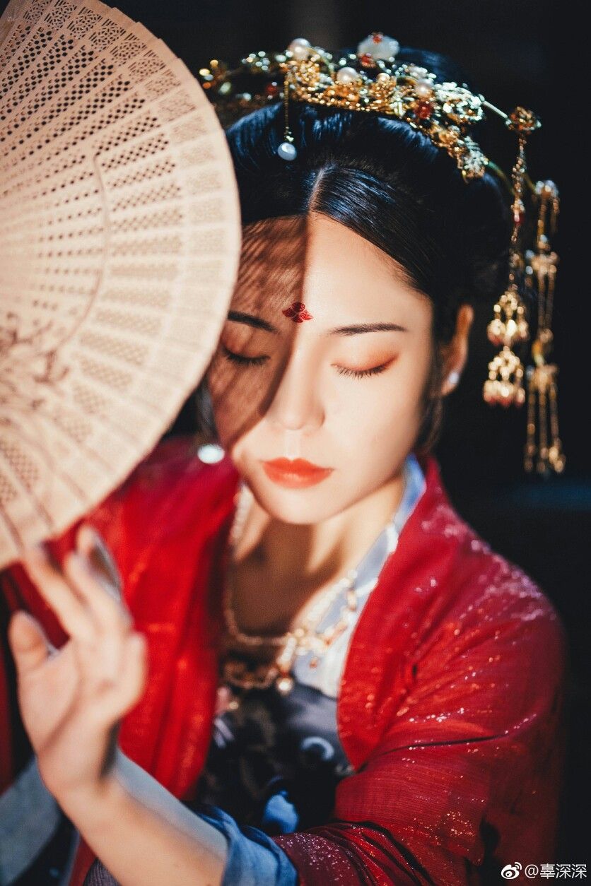 Elite Womens Hanfu Tops:Embracing Traditional Elegance in Modern Fashion