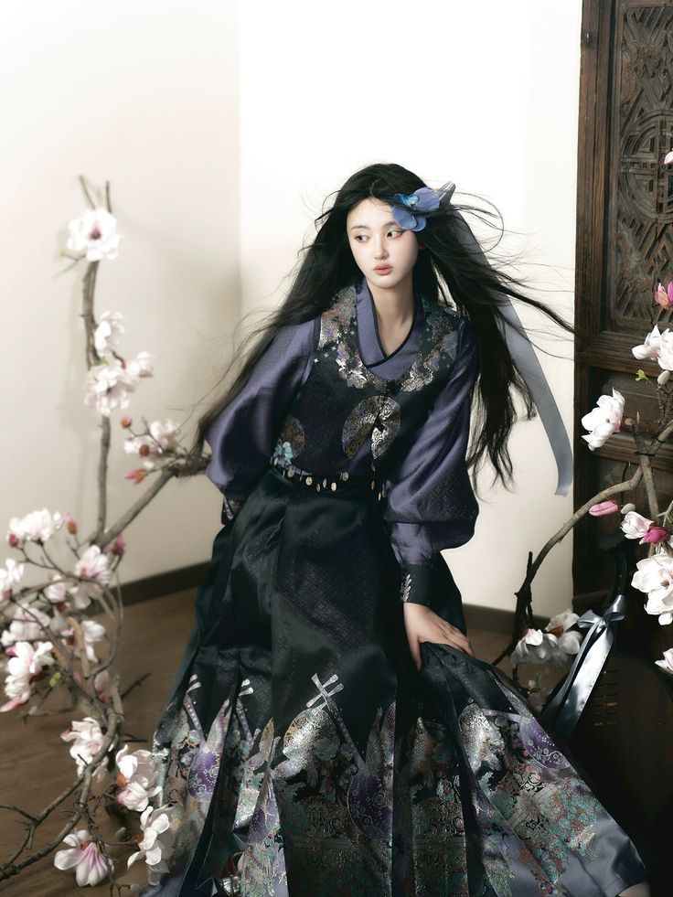 The Dawn of Hanfu:The Revival of Traditional Chinese Clothing