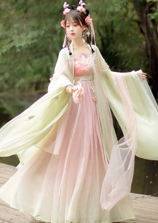 Elegance in Dreams:The Charm of Meng Ling Hanfu Elegance in Dreams:The Charm of Meng Ling Hanfu