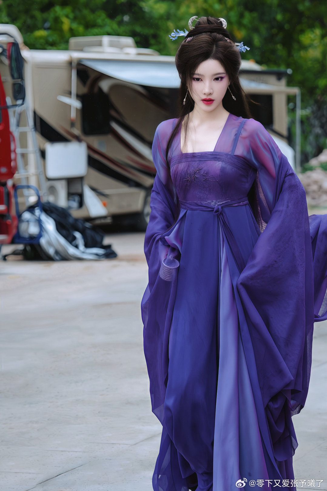 The Allure of Silk Cheongsam:Embracing the Drape and Grace of Traditional Elegance The Allure of Silk Cheongsam:Embracing the Drape and Grace of Traditional Elegance