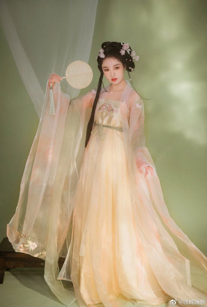 Winter Childrens Cheongsam:A Traditional Fashion Statement in Cold Weather