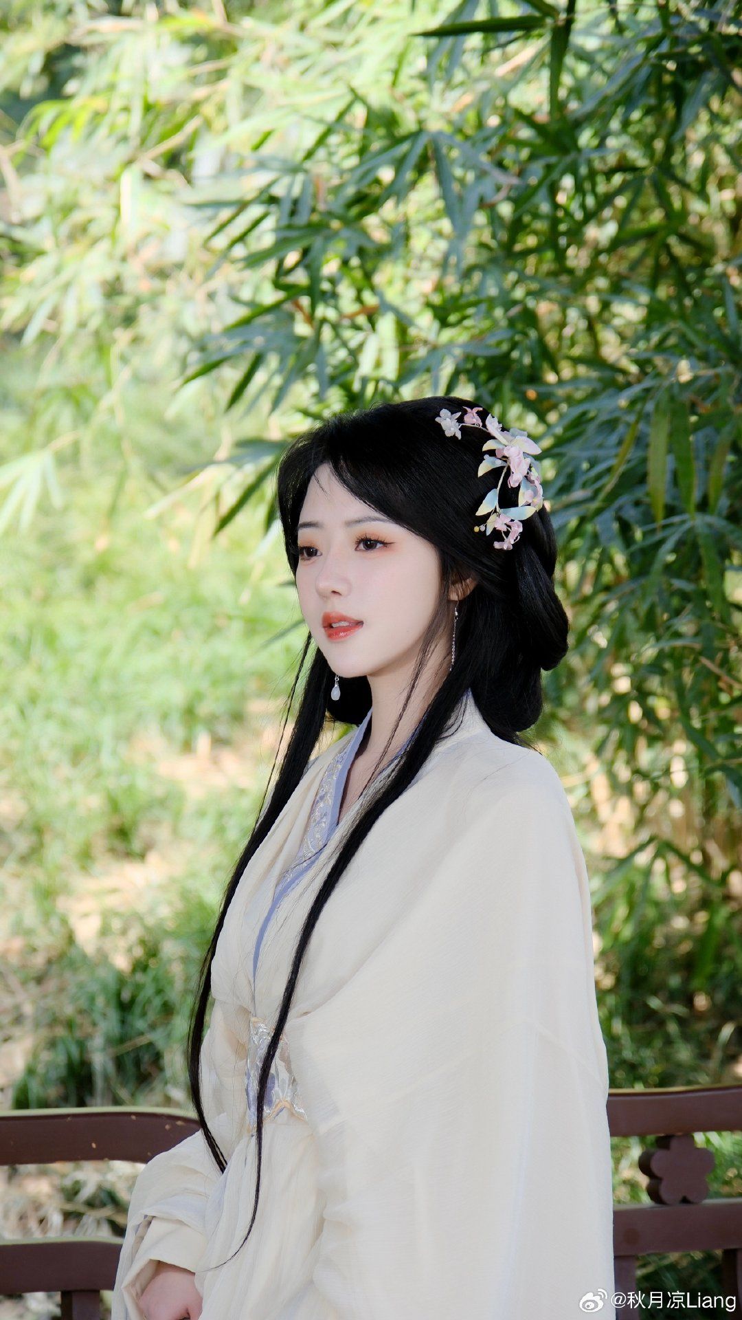 Vintage Cheongsam Women:Embracing the Retro Ethnic Style